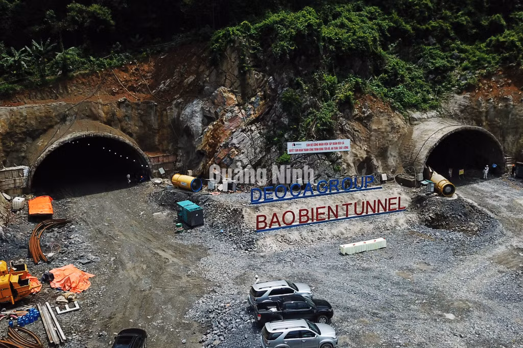 Vị trí cửa hầm xuyên núi phía Hạ Long.