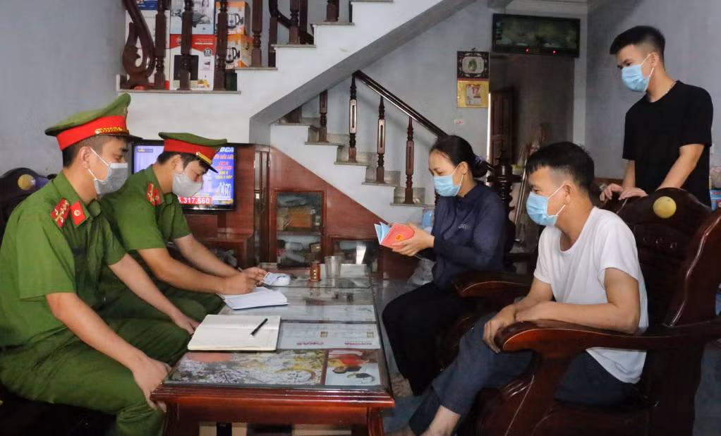 Công an xã Hiệp Hòa thường xuyên nắm địa bàn, theo dõi, đảm bảo ANTT trong khu dân cư.