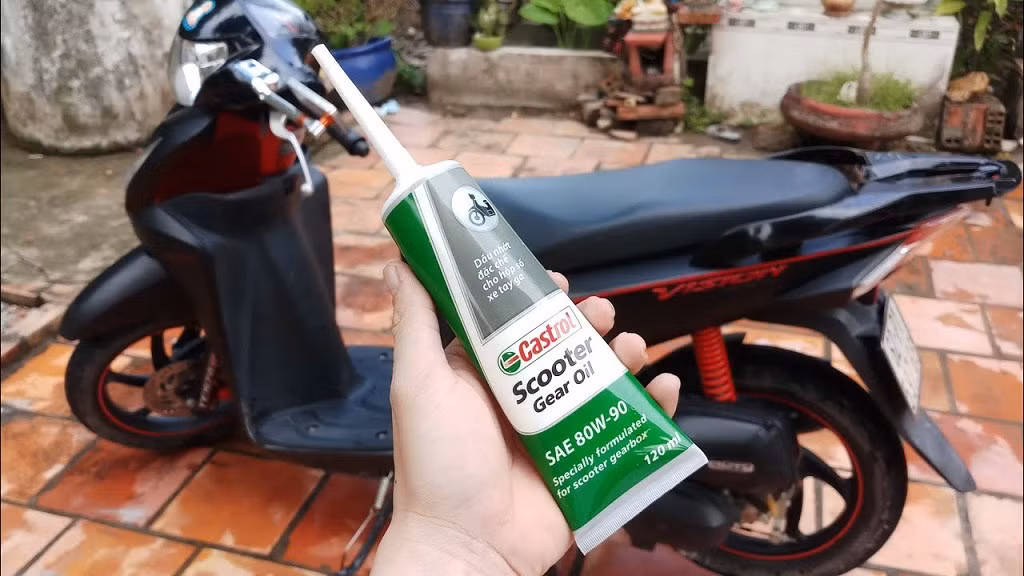 Việc sử dụng xe quá lâu không thay nhớt láp có thể sẽ làm ảnh hưởng nghiêm trọng đến tuổi thọ của xe