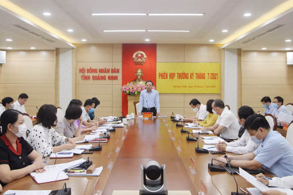 Đồng chí Nguyễn Xuân Ký, Ủy viên BCH Trung ương Đảng, Bí thư Tỉnh ủy, Chủ tịch HĐND tỉnh, kết luận phiên họp.