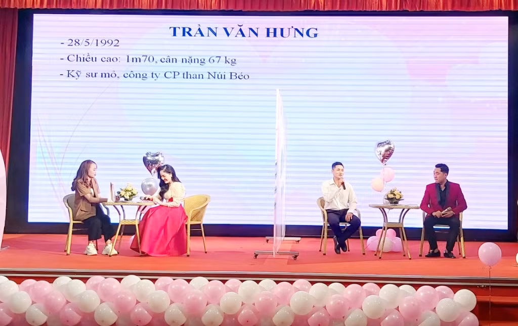 Cặp đôi đầu tiên tham gia chương trình.