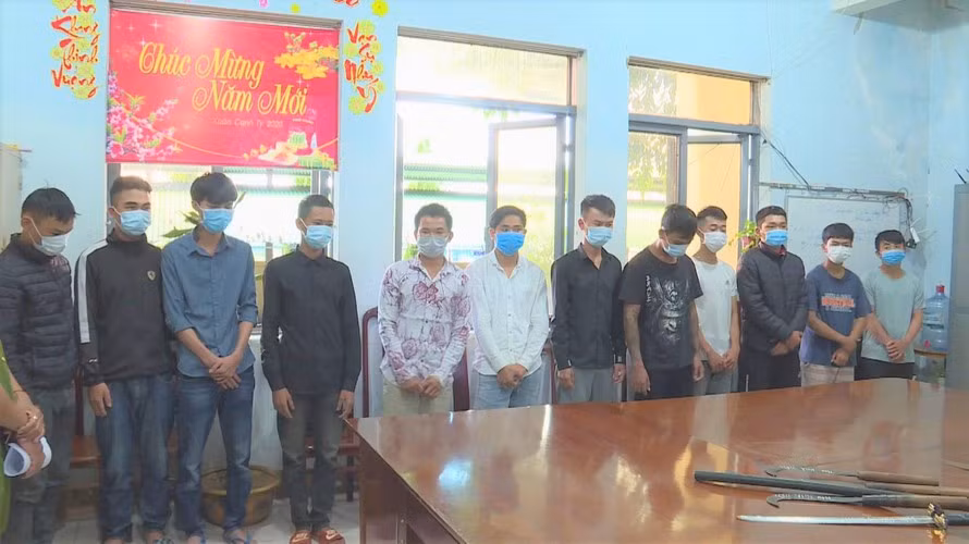 12 đối tượng bị cơ quan điều tra khởi tố do liên quan đến cái chết của nam sinh lớp 8.