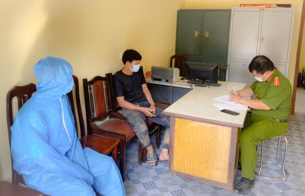 Lã Tiến Đ tại cơ quan công an.