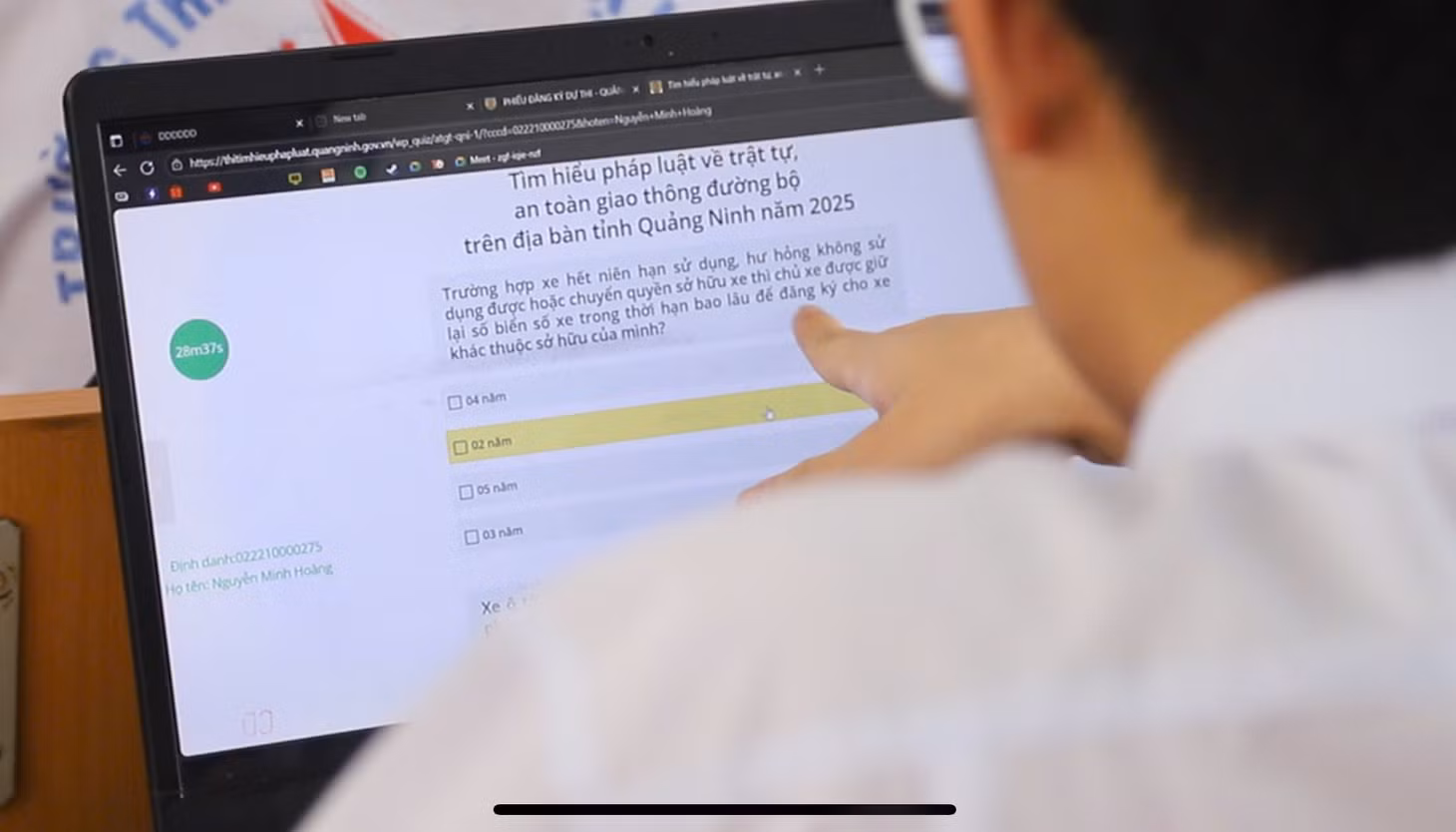 Học sinh Trường THPT Chuyên Hạ Long tham gia cuộc thi trực tuyến 