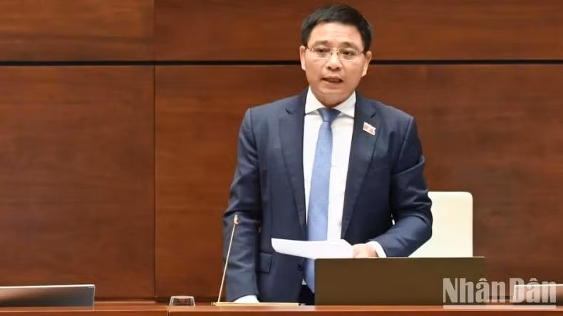 Bộ trưởng Tài chính Nguyễn Văn Thắng phát biểu giải trình, làm rõ các vấn đề đại biểu Quốc hội nêu. (Ảnh: BÙI GIANG)