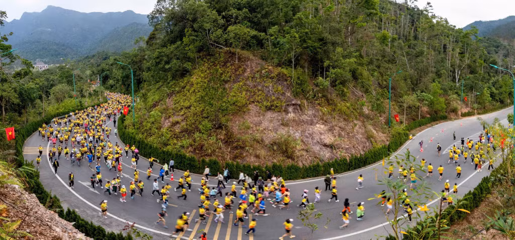 Giải chạy Yên Tử Heritage Marathon 2024 - Chạm vào vùng di sản thu hút hơn 6.000 người tham gia.