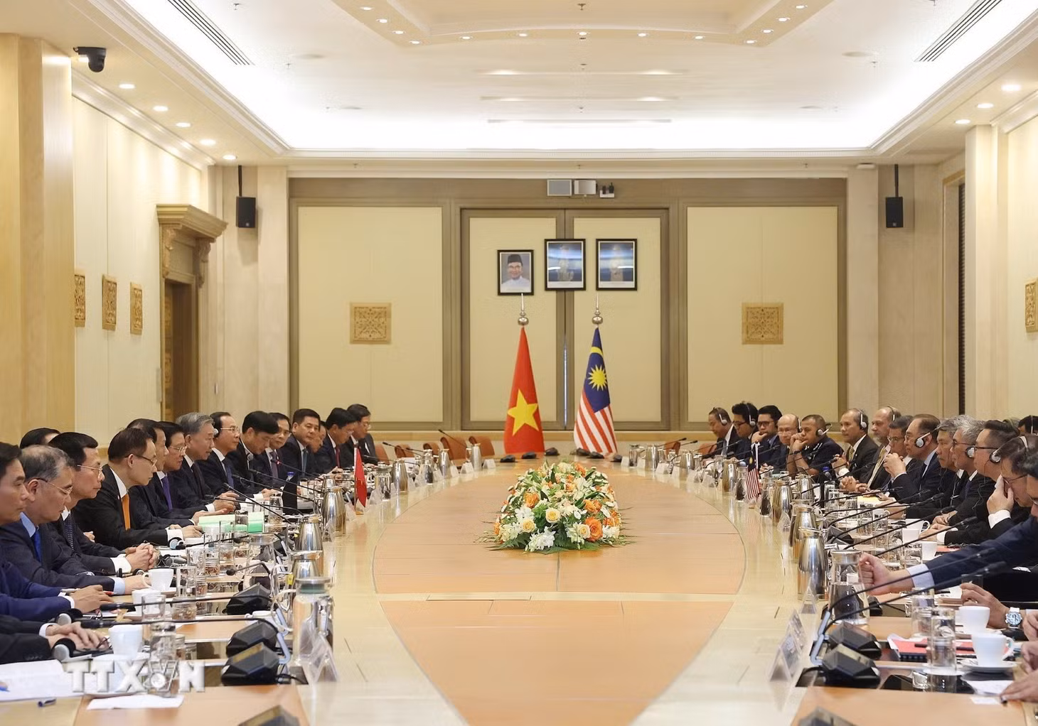 Tổng Bí thư Tô Lâm và Thủ tướng Malaysia Anwar Ibrahim hội đàm chính thức, tháng 11/2024. (Ảnh: Thống Nhất/TTXVN)