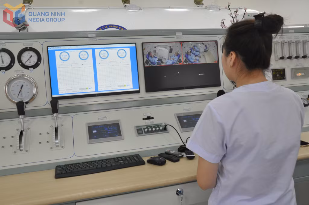 Theo dõi bệnh nhân điều trị ô xy cao áp tại Bệnh viện Lão khoa- phục hồi chức năng tỉnh.