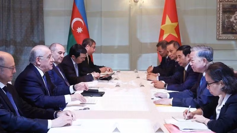 Tổng Bí thư Tô Lâm hội kiến Thủ tướng Azerbaijan Ali Asadov. (Ảnh: TTXVN)
