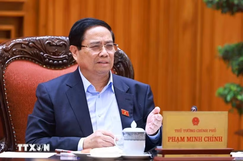 Thủ tướng Phạm Minh Chính chủ trì cuộc họp về tình hình triển khai tuyến đường sắt trọng điểm. (Ảnh: Dương Giang/TTXVN)