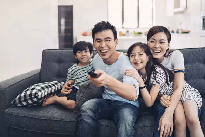 Cha mẹ nên chủ động tham gia cùng con trong thế giới số để tăng sự kết nối. Ảnh minh hoạ: iStock