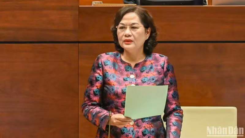 Thống đốc Ngân hàng Nhà nước Việt Nam Nguyễn Thị Hồng phát biểu giải trình, làm rõ một số vấn đề đại biểu Quốc hội nêu. (Ảnh: BÙI GIANG)