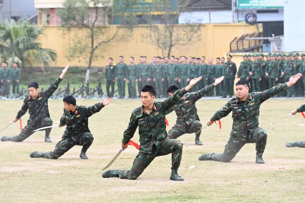 Đại đội Trinh sát, Phòng Tham mưu, Bộ CHQS tỉnh, luyện tập để biểu diễn tại Lễ ra quân huấn luyện diễn ra vào ngày 1/3.