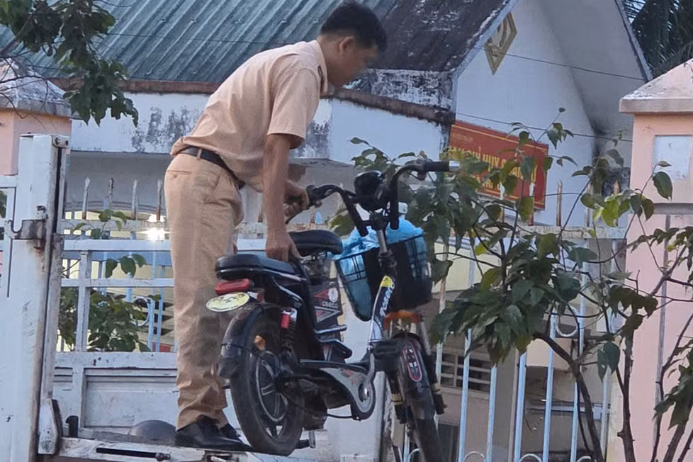 Xe đạp điện Toseco mà nữ sinh Trân điều khiển khi bị tai nạn. Ảnh: Đàm Đệ