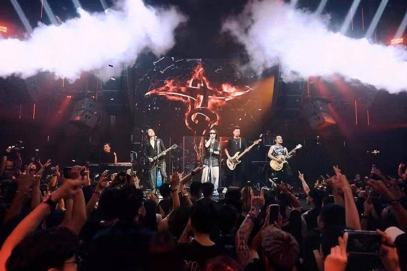 Ban nhạc Bức Tường sẽ có chuyến lưu diễn tại châu Âu, mang tinh thần rock Việt ra thế giới. (Ảnh: CTV/Vietnam+)