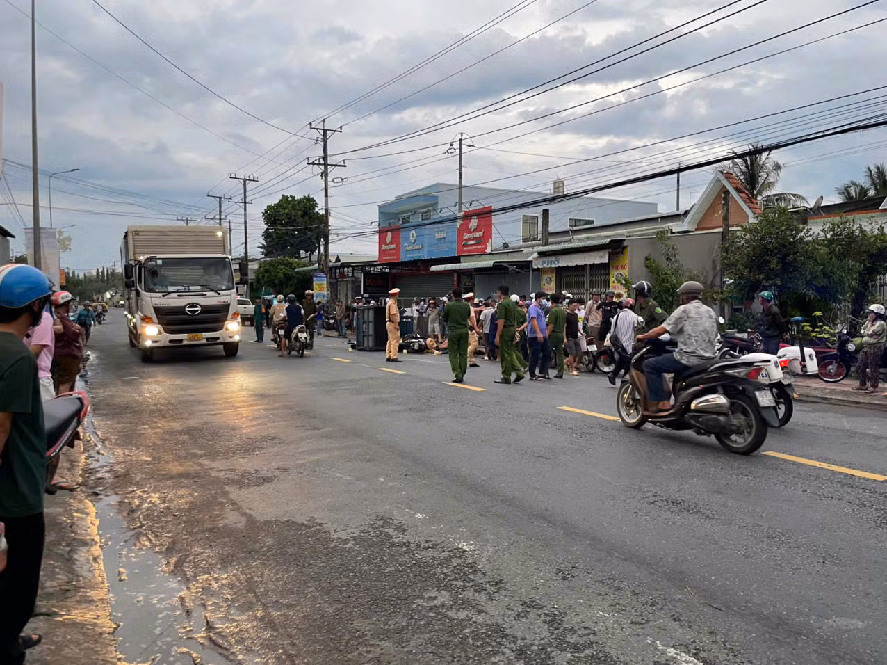 Hiện trường vụ tai nạn làm người phụ nữ tử vong.