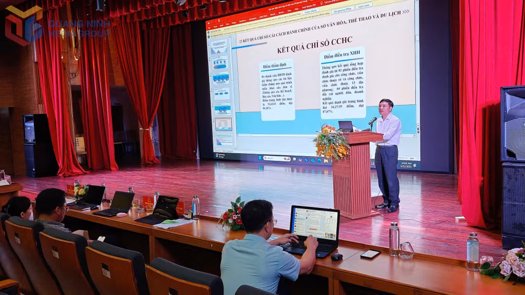 Đại diện lãnh đạo Phòng Cải cách hành chính và Đào tạo bồi dưỡng, Sở Nội vụ tỉnh phân tích kết quả các chỉ số PAR INDEX và SIPAS năm 2024 của Sở Văn hóa, Thể thao và Du lịch; đề xuất, gợi mở một số giải pháp cho năm 2025 và giai đoạn tiếp theo.