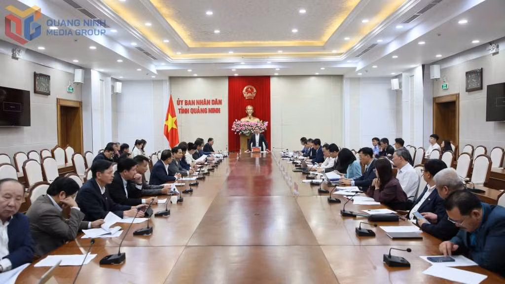 UBND tỉnh với Ban Thường vụ Hiệp hội doanh nghiệp tỉnh.