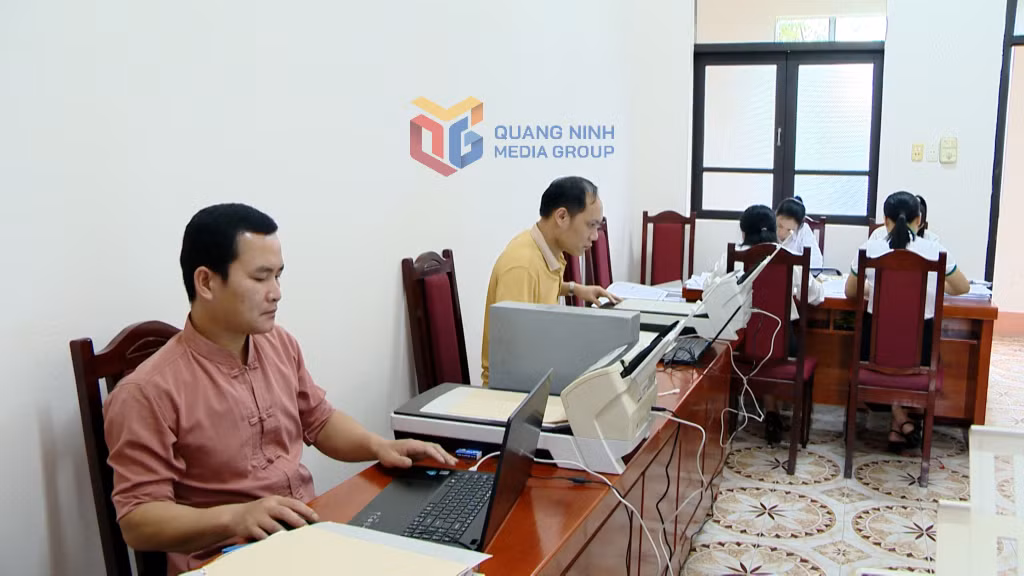 Huyện ủy Bình Liêu tập trung chỉnh lý, số hóa hồ sơ.