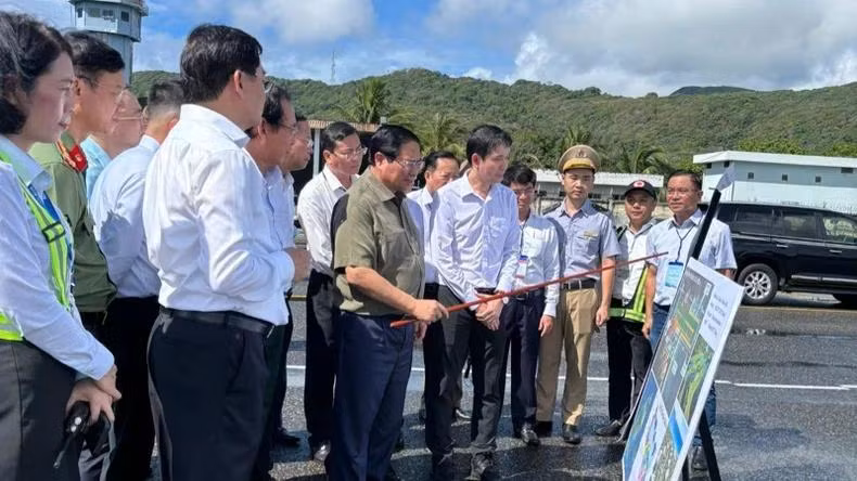Thủ tướng Phạm Minh Chính cho ý kiến về định hướng quy hoạch Cảng hàng không Côn Đảo. (Ảnh: VŨ TÂN)