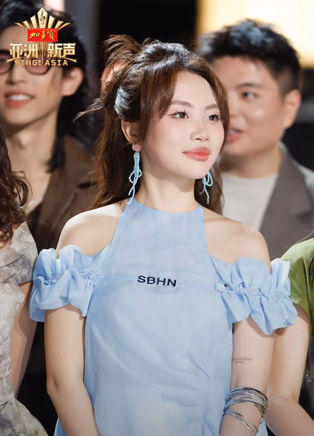 Phương Mỹ Chi tham gia chương trình âm nhạc tại Trung Quốc. Ảnh: Sing! Asia