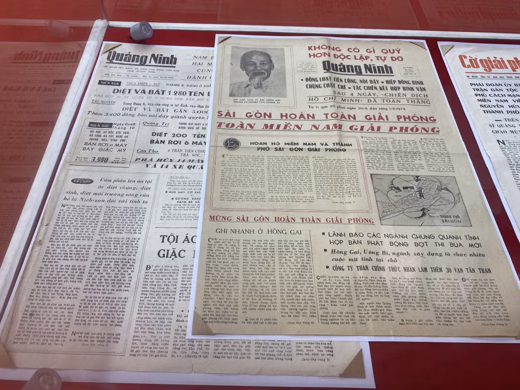 Số báo Quảng Ninh ngày 2/5/1975 ghi lại sự kiện lịch sử: Miền Nam giải phóng, thống nhất đất nước.