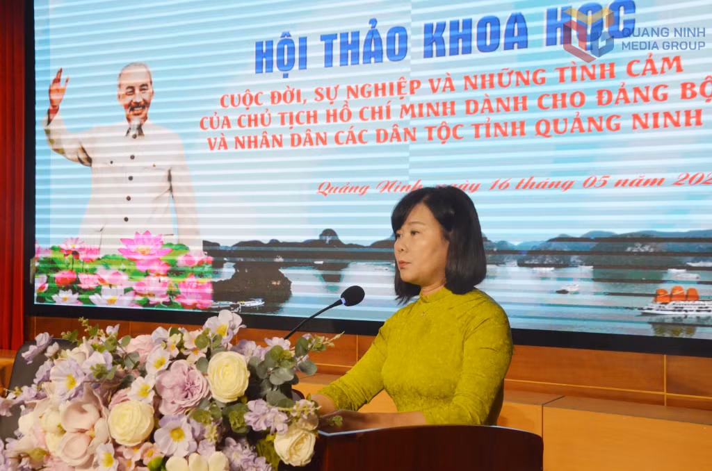 Đồng chí Phạm Thùy Dương, Hiệu trưởng Trường Đào tạo Cán bộ Nguyễn Văn Cừ, phát biểu đề dẫn hội thảo.