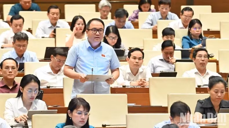 Đại biểu Phạm Trọng Nghĩa (Lạng Sơn) phát biểu. (Ảnh: BÙI GIANG)