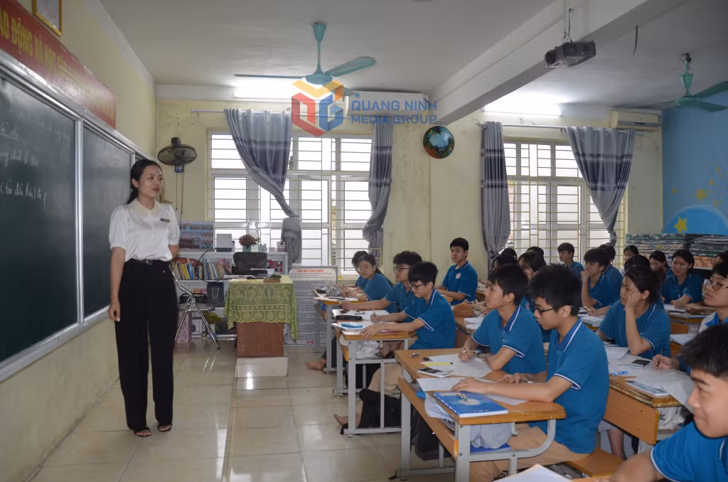 Học sinh lớp 9 Trường TH-THCS-THPT Nguyễn Bỉnh Khiêm (TP Hạ Long) tích cực ôn luyện chuẩn bị cho kỳ thi tuyển sinh vào lớp 10.