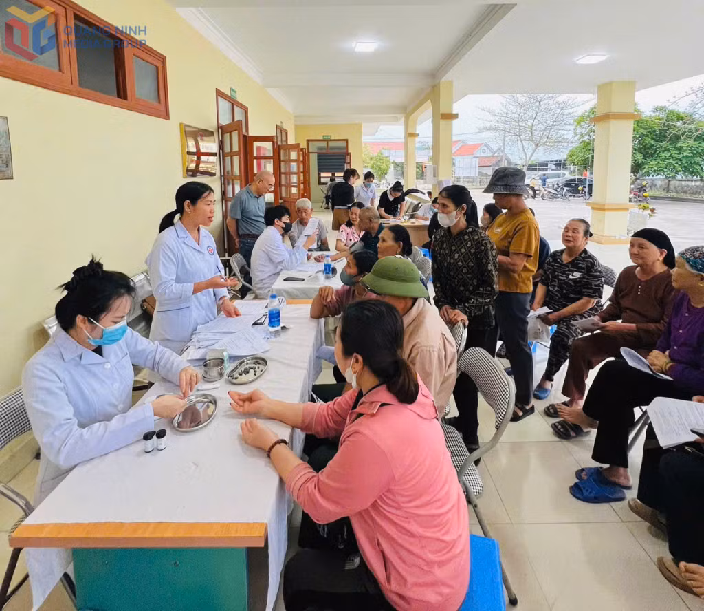 CDC Quảng Ninh tổ chức khám sàng lọc bệnh không lây nhiễm cho người dân trên địa bàn. Ảnh: CDC Quảng Ninh