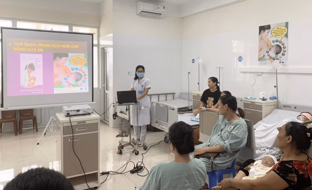 Công tác tư vấn truyền thông lợi ích nuôi con bằng sữa mẹ tạiTrung tâm y tế TP Móng Cái.