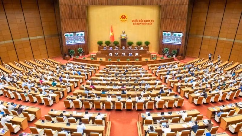 Quốc hội thảo luận tại hội trường về dự thảo Nghị quyết của Quốc hội sửa đổi, bổ sung một số điều của Hiến pháp năm 2013. (Ảnh: BÙI GIANG)