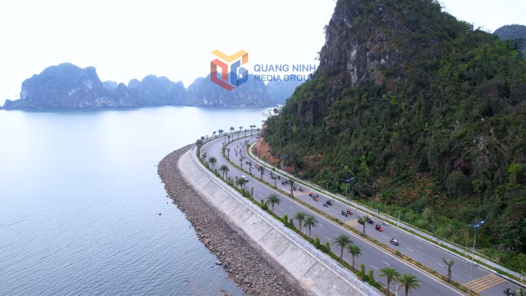 Đoàn diễu hành với hơn 250 xe mô tô.