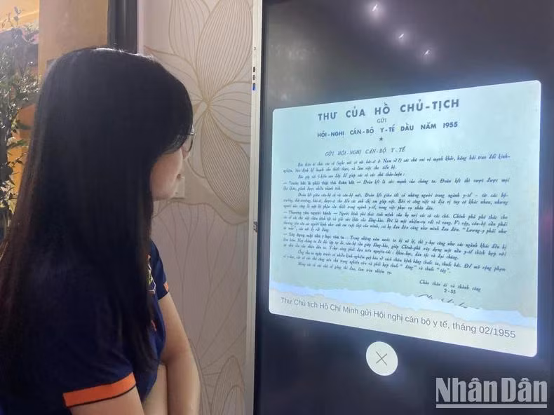 Khu di tích Chủ tịch Hồ Chí Minh tại Phủ Chủ tịch triển khai ứng dụng công nghệ thông tin giúp du khách tiếp cận thông tin chính thống, hình ảnh trực quan về cuộc đời, sự nghiệp và tư tưởng, đạo đức, phong cách Hồ Chí Minh.