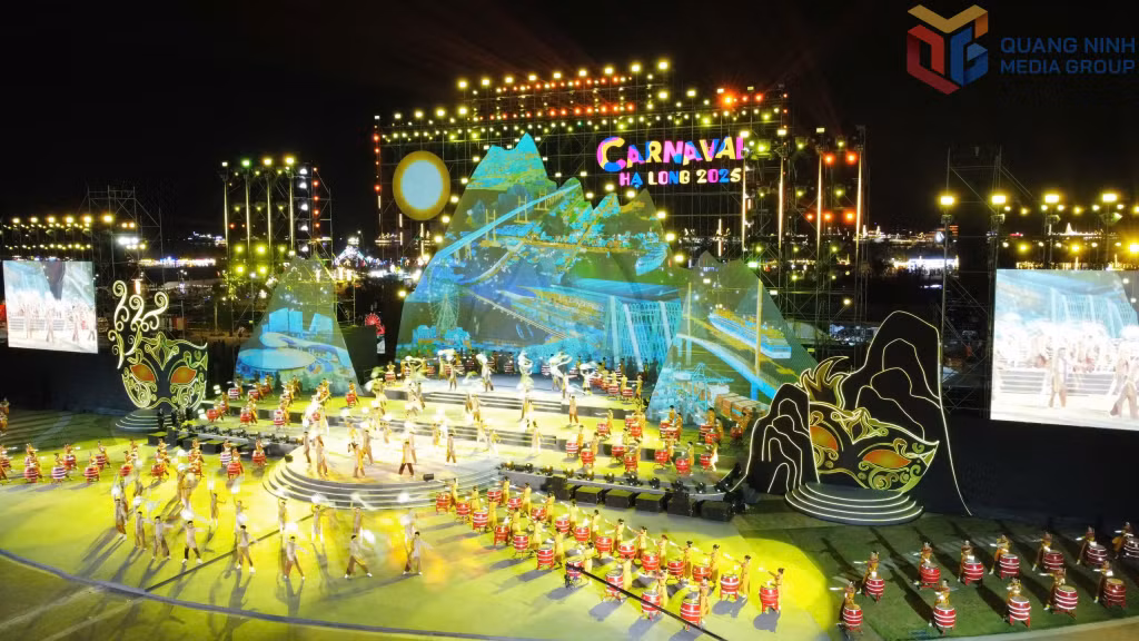 Chương trình Carnaval Hạ Long 2025 với màn trình diễn âm thanh và ánh sáng đầy mãn nhãn.