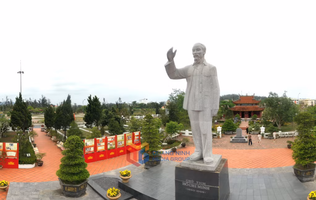 3	Tượng bác Hồ trên đảo Cô Tô