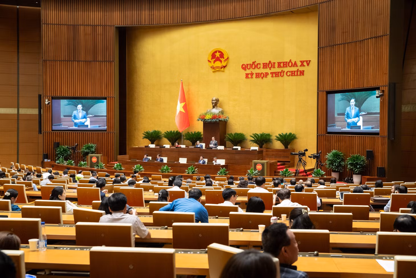 Phó Chủ tịch Quốc hội Nguyễn Khắc Định điều hành phiên họp. Ảnh: Phạm Thắng
