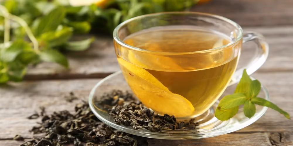 Hợp chất polyphenolic trong trà xanh được gọi là catechin được chứng minh có liên quan đến việc kiểm soát đường huyết.