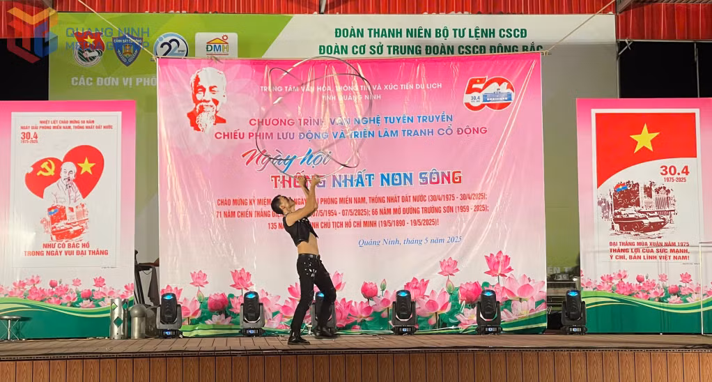  Nghệ sĩ đến từ Liên đoàn Xiếc Việt Nam biểu diễn phục vụ nhân dân.