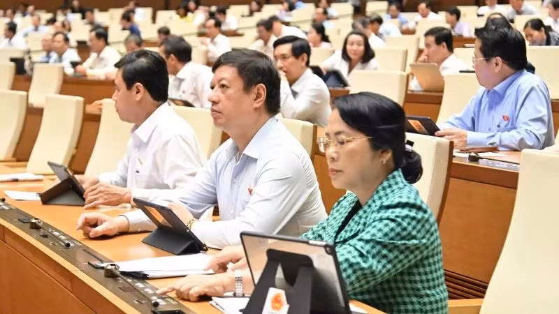 Đại biểu Quốc hội ấn nút thông qua Nghị quyết về một số cơ chế, chính sách đặc biệt tạo đột phá trong xây dựng và tổ chức thi hành pháp luật. (Ảnh: THỦY NGUYÊN)