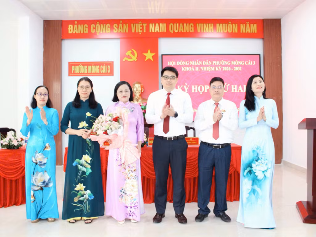 Đồng chí Dương Thị Huệ, Phó Bí thư Thường trực Đảng ủy phường đã trúng cử chức danh Chủ tịch HĐND phường Móng Cái 3 khóa II, nhiệm kỳ 2026 - 2031.