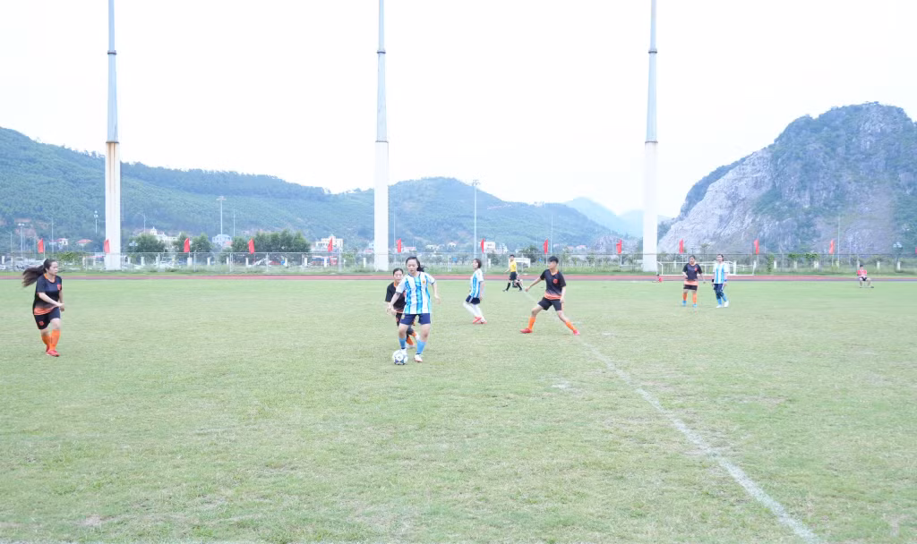Đội phường Mông Dương thắng cách biệt 3 – 0 trước đội xã Quảng La thắng trong ngày thi đấu cuối cùng của giải đấu.