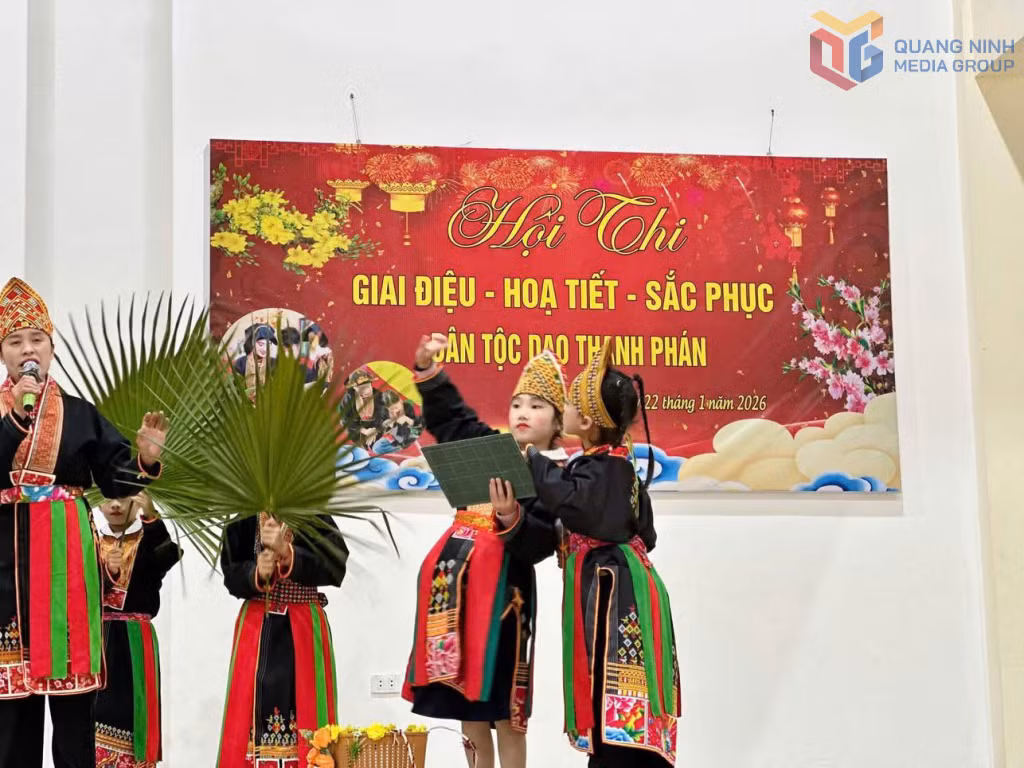 Liên đội Trường TH&amp;THCS Tân Dân (xã Quảng La) tham gia Hội thi “Giai điệu - Họa tiết - Sắc phục dân tộc Dao Thanh Phán”.