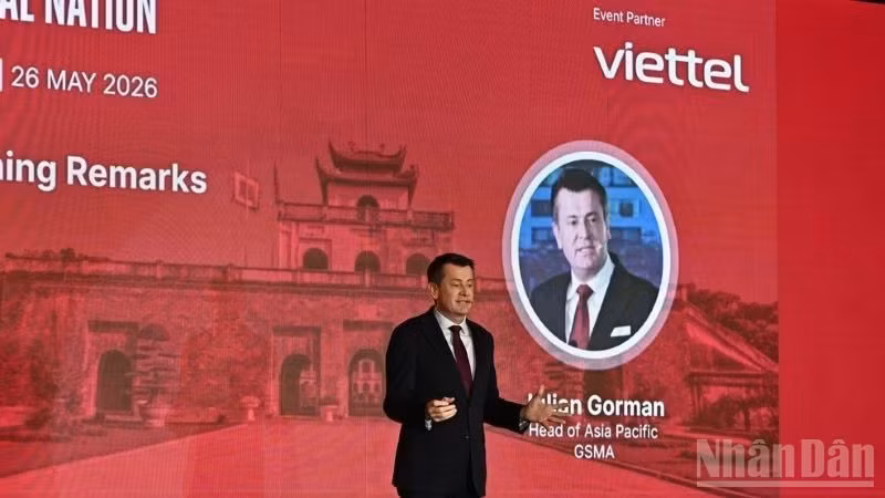 Ông Julian Gorman, Giám đốc khu vực châu Á-Thái Bình Dương của GSMA phát biểu tại Hội nghị Quốc gia số Hà Nội 2026 do GSMA tổ chức.