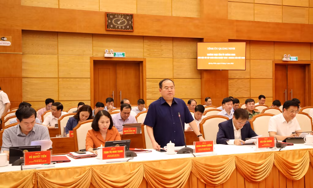 Đồng chí Quản Minh Cường, Ủy viên Trung ương Đảng, Bí thư Tỉnh ủy, Trưởng Đoàn ĐBQH tỉnh, phát biểu chỉ đạo tại buổi làm việc.