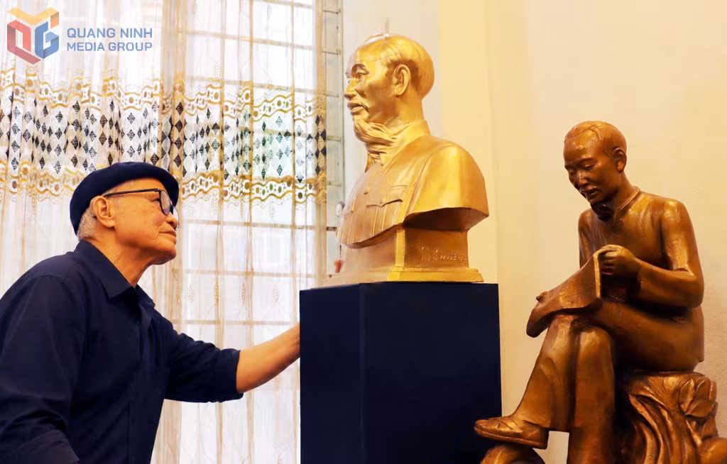 Nhà điêu khắc Kiều Sỹ Khuê đã dành cả quãng đời sáng tác của mình khắc họa hình tượng Bác Hồ.