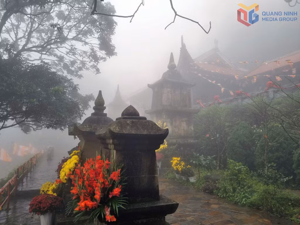 Am - chùa Ngọa Vân - nơi Phật hoàng Trần Nhân Tông nhập cõi niết bàn.
