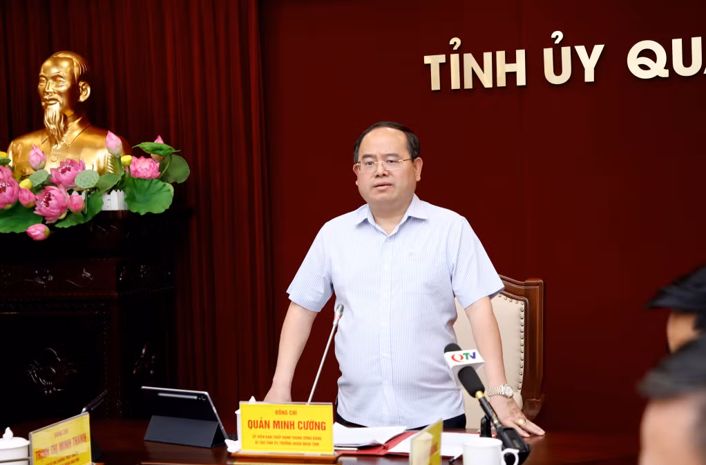 Đồng chí Quản Minh Cường, Ủy viên Trung ương Đảng, Bí thư Tỉnh ủy, Trưởng Đoàn ĐBQH tỉnh, kết luận hội nghị.