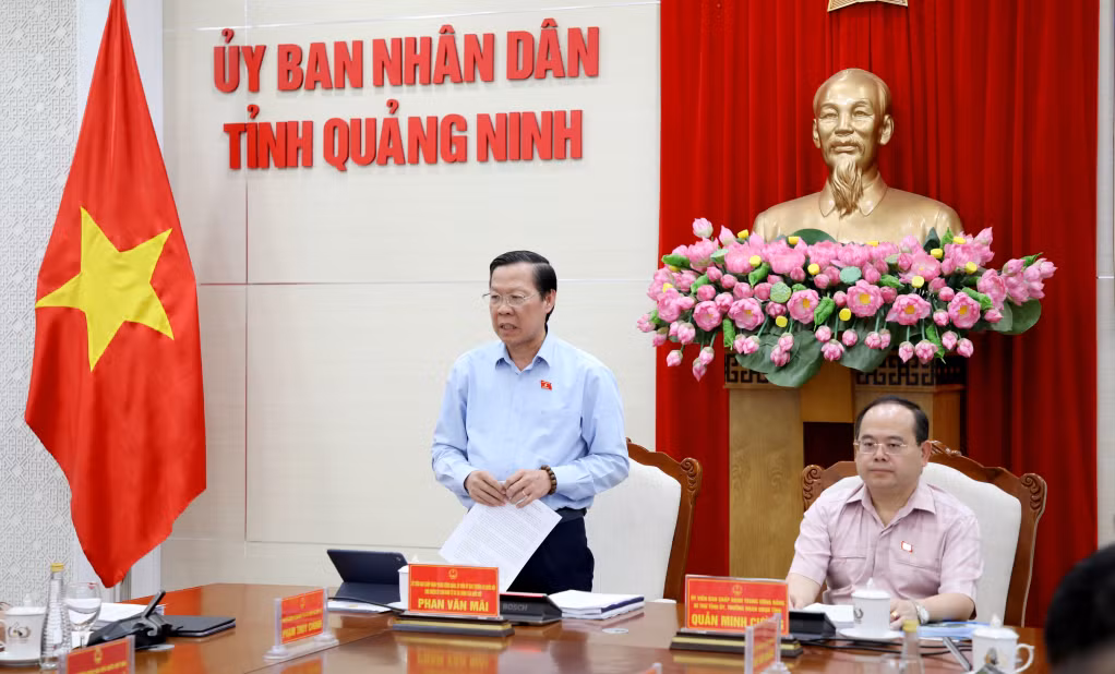Đồng chí Phan Văn Mãi, Ủy viên Trung ương Đảng, Ủy viên Ủy ban Thường vụ Quốc hội, Chủ nhiệm Ủy ban Kinh tế và Tài chính của Quốc hội, phát biểu tại buổi làm việc.
