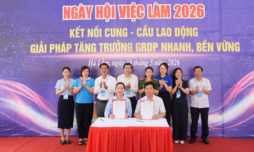 UBND phường Hà Lầm và Trung tâm Dịch vụ việc làm tỉnh đã ký kết quy chế phối hợp tổng hợp, cung cấp, triển khai thông tin thị trường lao động định kỳ hằng tháng